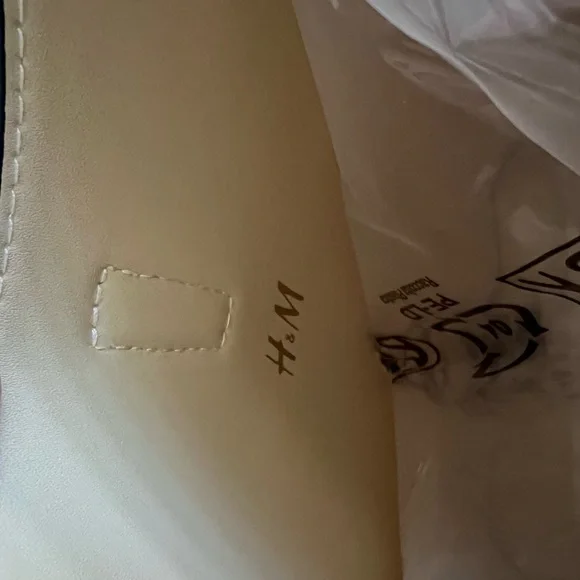 H&M Cream Bucket Shoulder Bag with Gold Accent - Picture 6 of 7